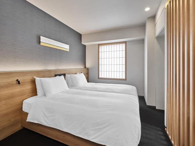 Connecting Room