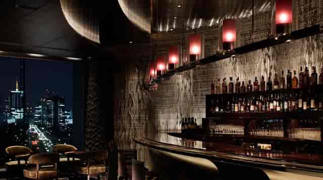 Lounge Bar Privé: Sophisticated VIP reception venue with city views for exclusive events.