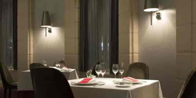 Refined VIP dinner space at Restaurant Blanc Rouge with white-linen tables and ambient lighting.