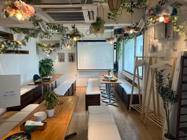 Shibuya Garden Room: cozy BBQ venue with botanical decor for workshops and networking events.