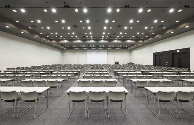 Bellesalle Shinjuku Central Park classroom for training and plenary events.