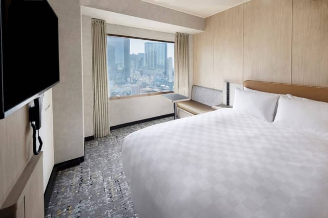 Bellesalle Shinjuku Central Park Room J: Modern workspace, ideal for business conference lodging.