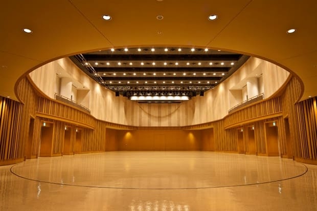 Shinagawa Intercity Hall: versatile event venue with acoustic trussing for product launches.