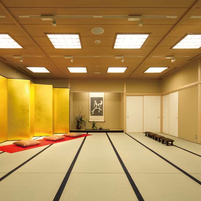 Kyoraku-TEI Meguri-AN: Minimalist Japanese boardroom for VIP corporate events and ceremonies.