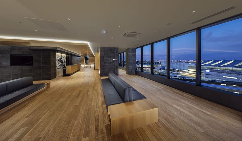 Minimalist VIP meeting lounge at Villa Fontaine Haneda Airport for corporate event networking.