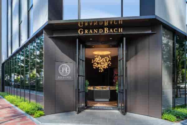 Upscale Wald Haus boutique restaurant for executive retreats and corporate board meetings.