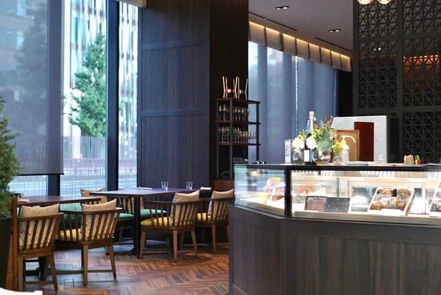 Bar & Lounge