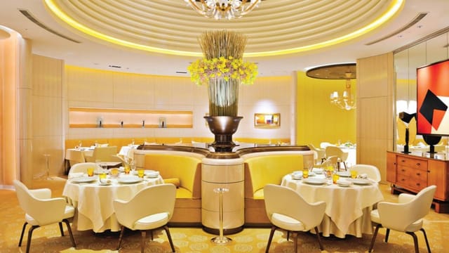 Feast for the Eye: L'Osier Restaurant ...