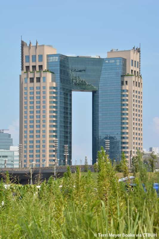 Ballroom at Tokyo Baycourt Club: High-end luxury venue for corporate conferences and events.