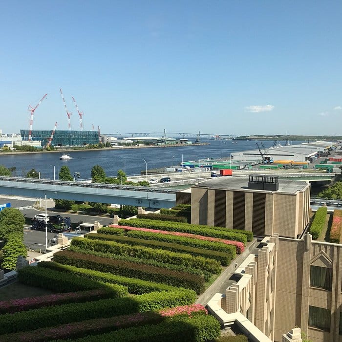 Tokyo Baycourt Club hotel bar with waterfront views, ideal for luxury corporate event venues.
