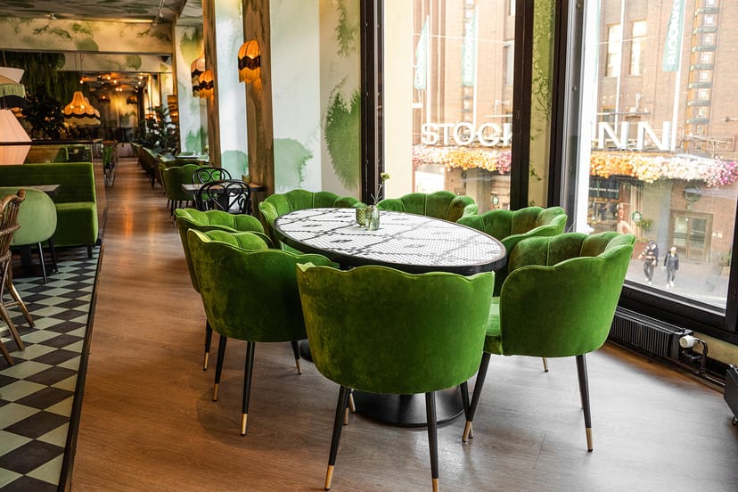Stylish Ravintola Kiila restaurant with velvet chairs for networking lunch and business events.