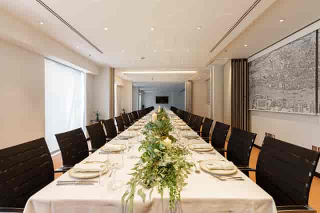 Modern meeting room in Hotel Saint London, ideal for corporate events and networking.