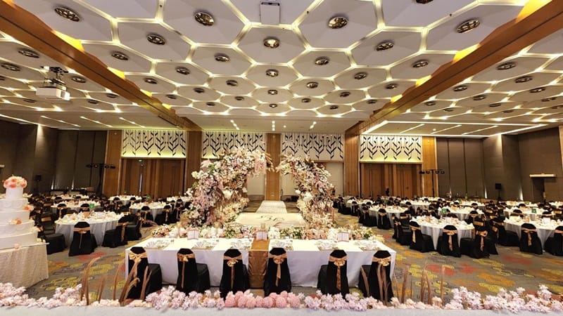 Grand ballroom wedding reception with floral arch at DoubleTree Jakarta for luxury events.