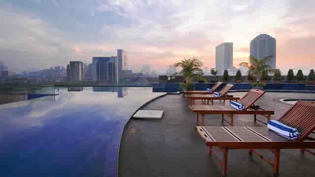 Rooftop conference room at Mercure Ancol for corporate events and luxury cocktail receptions.