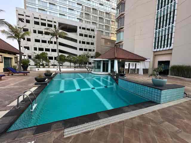 Outdoor pool deck event space for corporate breakout sessions and evening cocktail receptions.