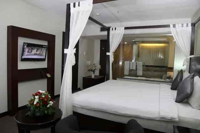 Luxury hotel suite with four-poster bed for VIP event accommodation and incentive travel.