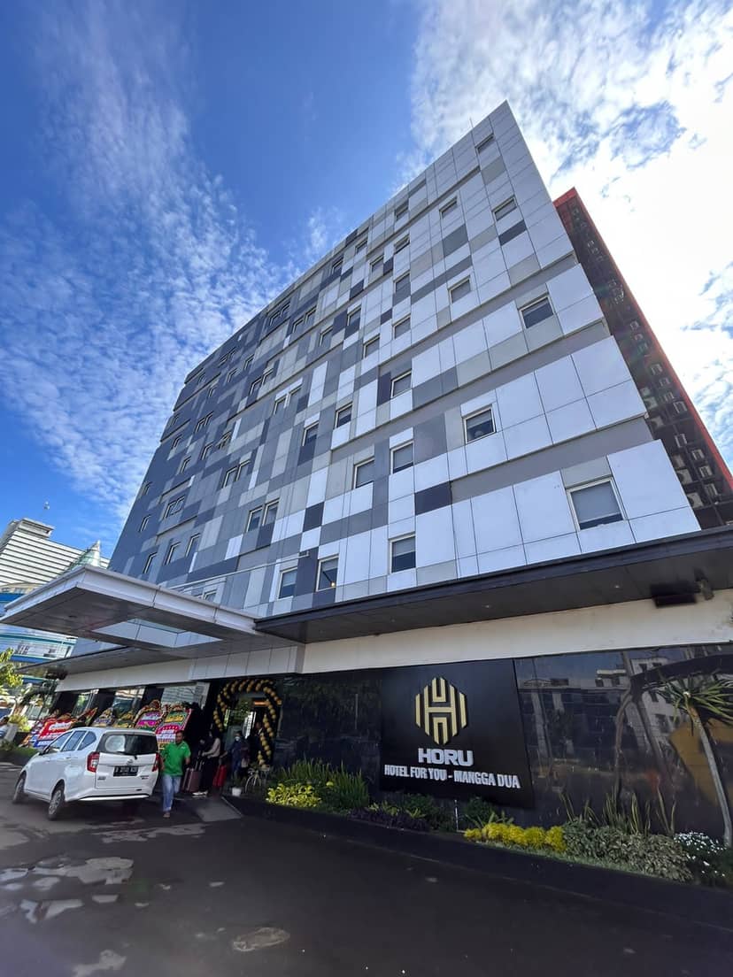 Modern hotel exterior at Horu Hotel Mangga Dua Square for corporate meetings and event venue.