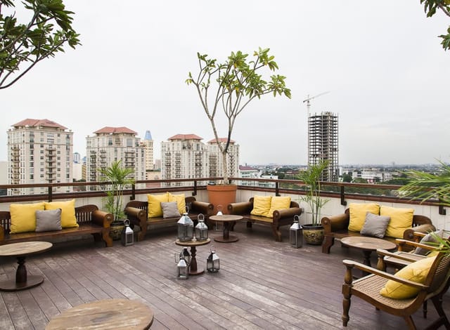 La Vue Rooftop Bar: Versatile open-air event space for networking and corporate receptions.