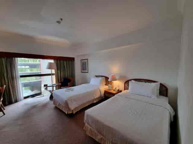 Jasmine Room, Sari Pacific Jakarta: Bright twin guest room for business event group bookings.