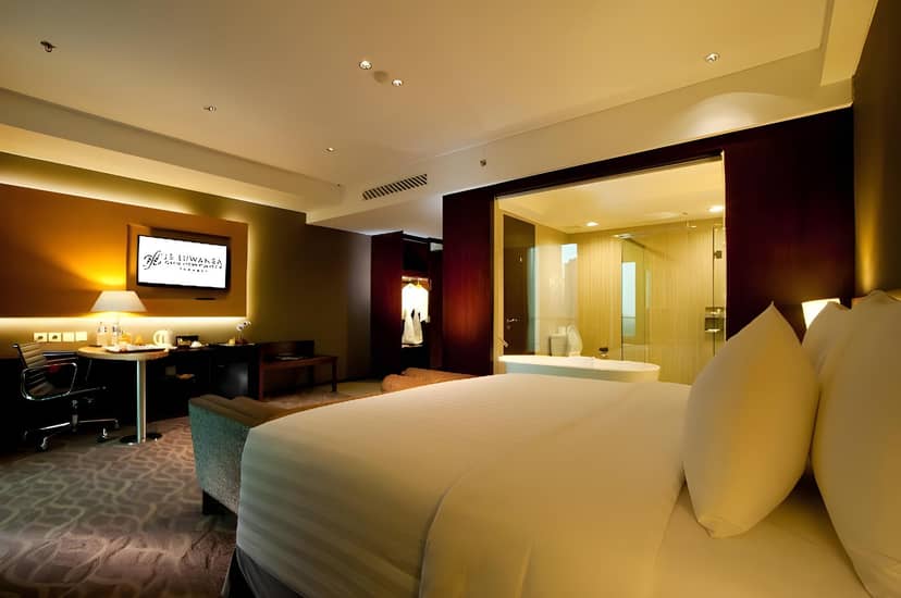 Executive guest room with plush bedding at JS Luwansa Hotel Jakarta for VIP event hosting.