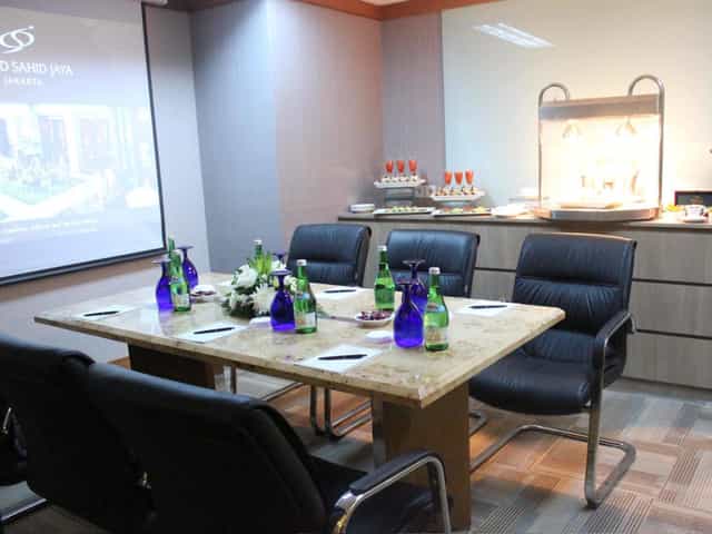 Boardroom meeting room with projector at Grand Sahid Jaya Hotel Jakarta for corporate events.