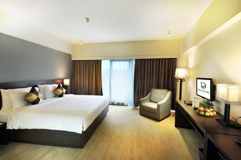 Arjuna Room upscale hotel workspace for VIP speakers and conference accommodations.