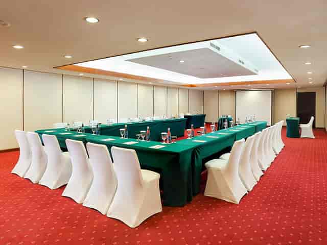 Arjuna Room U-shape conference setup for board meetings and workshops.