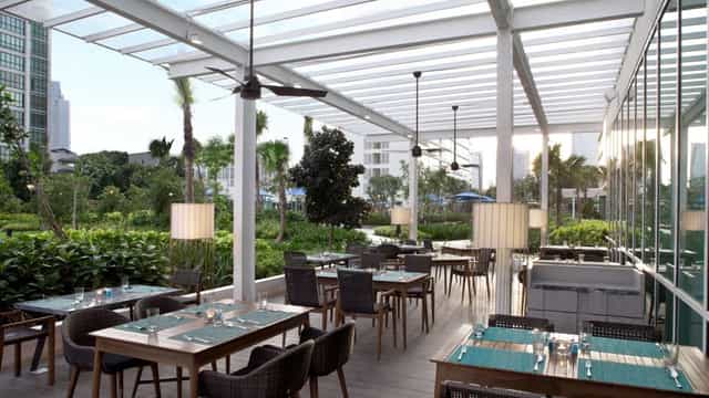 Meeting room at Fraser Place Setiabudi Jakarta featuring outdoor venue for corporate event networking.