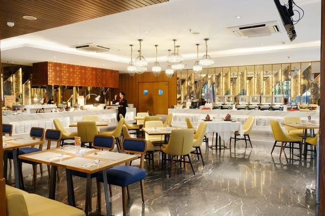 Swiss-Café Restaurant: Modern hotel buffet area for corporate breakfast and event catering.