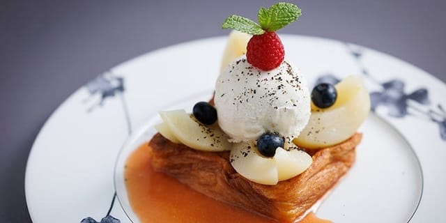 Refined plated dessert at Anchor Tokyo Lobby Bar, perfect for gala or executive banquet catering.