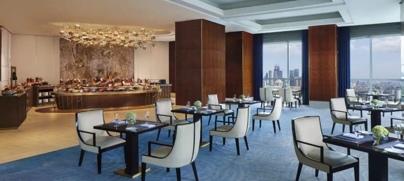 PA.SO.LA Restaurant dining space for executive luncheons and professional networking receptions.