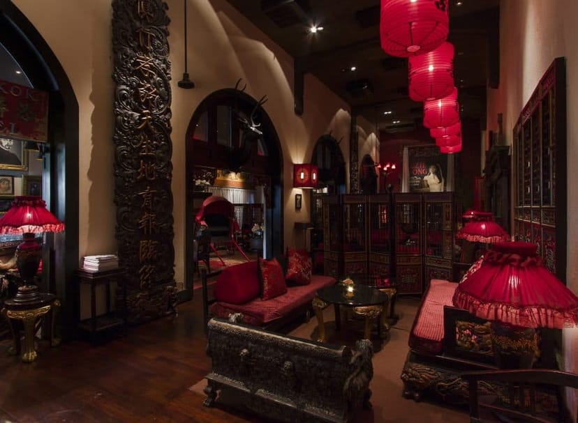 Tugu Kunstkring Paleis dining area with dramatic lighting for VIP receptions and cocktail events.