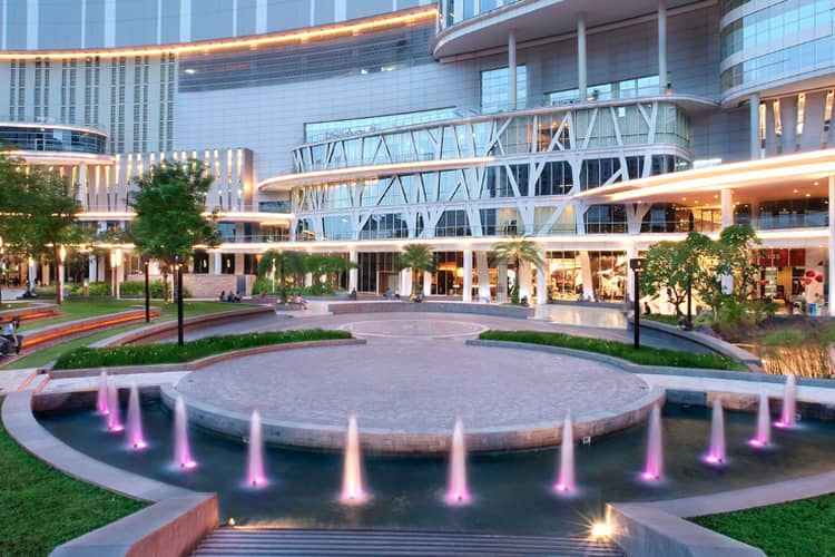 Central Park Mall outdoor park with circular stage for corporate networking and brand events.