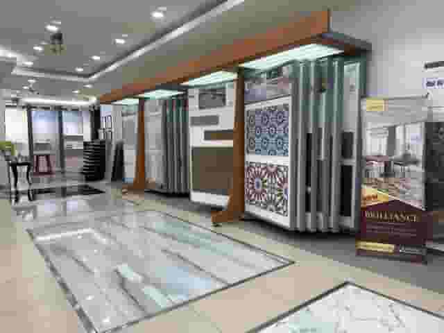 Roman Showroom Surabaya