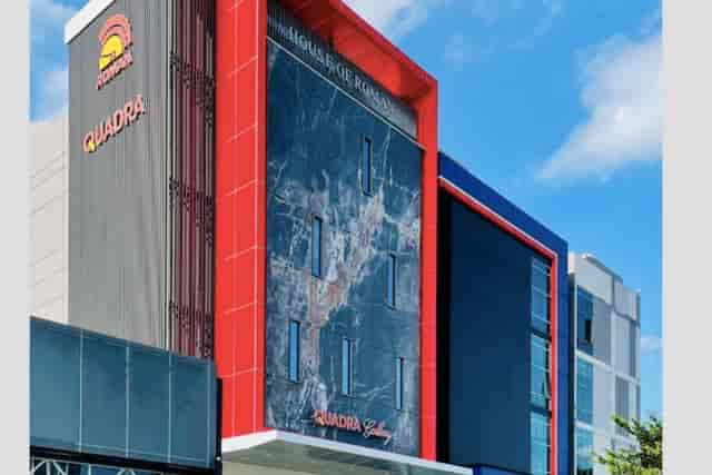 Manjakan Konsumen, Roman Buka Showroom ...