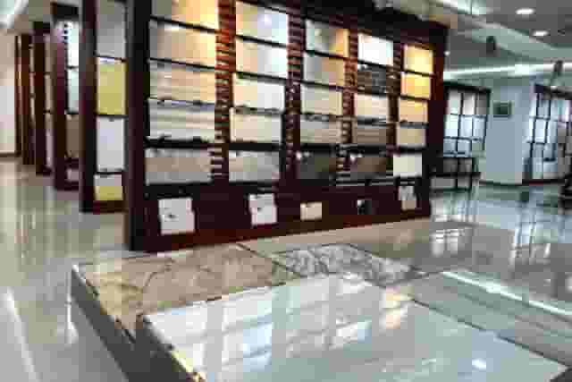 Roman Showroom Surabaya