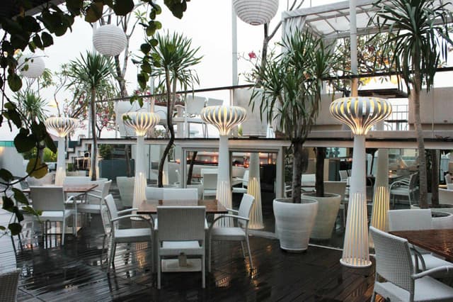 Restaurant/bar