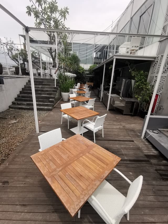 Restaurant/bar
