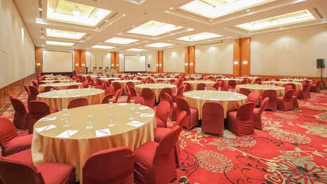 Grand Emerald Ballroom with round tables for corporate events or wedding gala dinners.