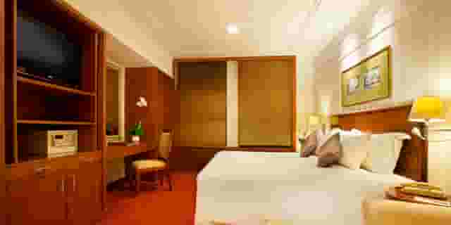 Plaza Club Lounge