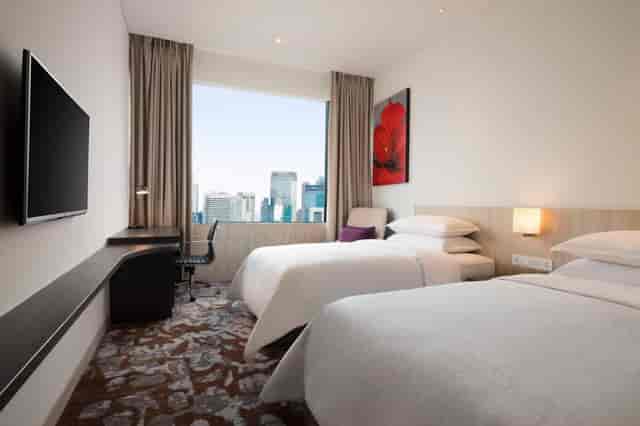 Modern twin guest room at Four Points by Sheraton Jakarta for corporate travel and conferences.