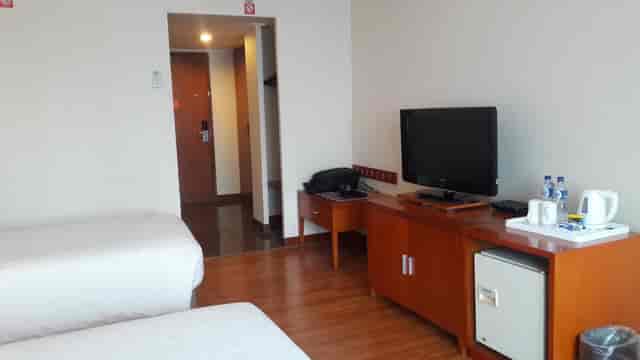 Artotel Gelora Senayan double room: budget hotel stay for business travel and event accommodation.