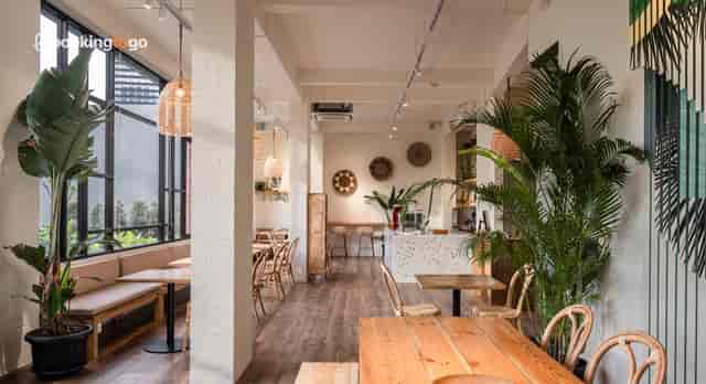 Lobby Cafe breakout space for networking events and creative group workshops in Jakarta.