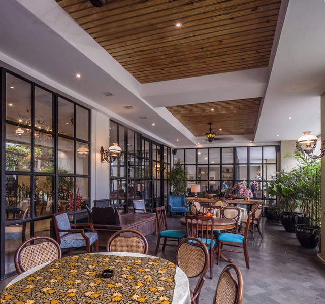 Industrial-chic breakout area at Hotel Des Indes Menteng for corporate networking events.