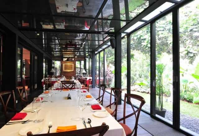 Private dining room with glass walls for corporate luncheons and private dinner events.