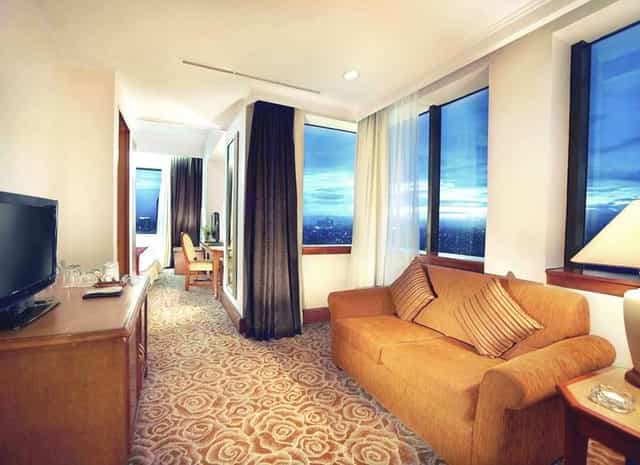 Symphony Lounge hotel suite with workspace for VIP business meetings and corporate events.