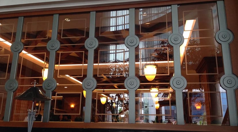 Modern Kafe Coleman hotel lobby at Menara Peninsula Jakarta for corporate networking events.