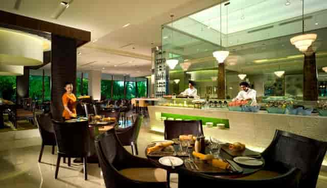 SATOO contemporary restaurant venue for upscale corporate dining and elegant networking events.