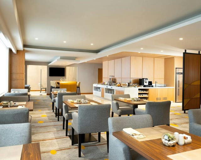 Holiday Inn Jakarta Gajah Mada meeting room with buffet setup for business events and networking.