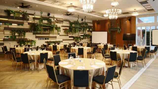 Oakwood Suites Kuningan Jakarta banquet hall for corporate seminars and business events.